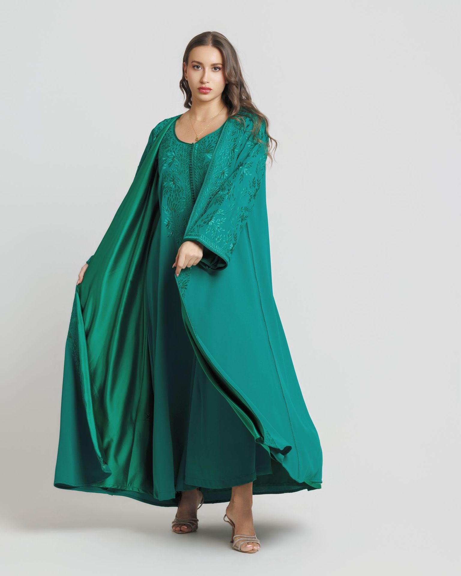 طقم كريب أخضر بتطريز مغربي